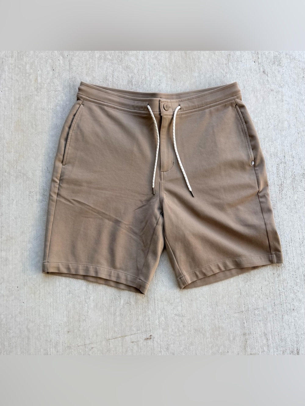 Vuori Ponto Shorts Drawstring Men Size Large Tan Active Performance